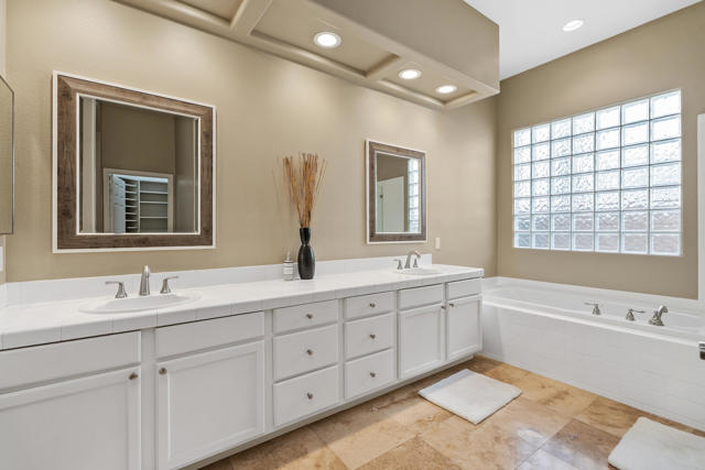 42 Marricopa Court, Palm Desert CA: https://media.crmls.org/mediaz/c9e8cd08-ee22-4dc3-9569-8315f4b9476a.jpg