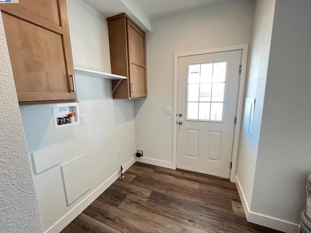 1587 Delemos Ave, Hayward CA: https://media.crmls.org/mediaz/c9e950ee-4308-4b91-92b7-17df9c6bffe9.jpg