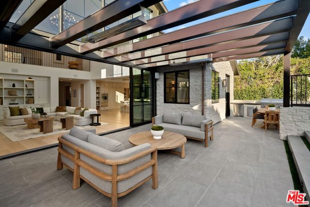10444 Charing Cross Road, Los Angeles CA: https://media.crmls.org/mediaz/c9e98542-5082-495c-b1d8-feb003efc87d.jpg