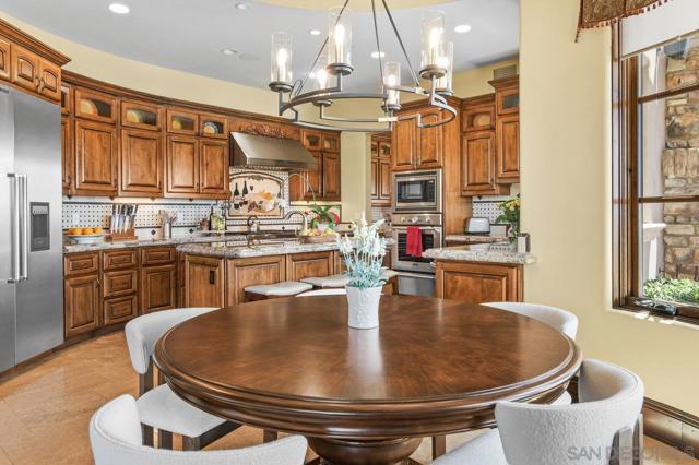 19557 Fortuna Del Este, Escondido CA: https://media.crmls.org/mediaz/c9e9ecd8-214b-474c-8212-d9a5ac322dcf.jpg