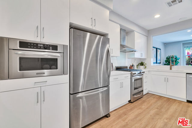 7100 Playa Vista Drive, Playa Vista CA: https://media.crmls.org/mediaz/c9ea4e32-8bbe-483b-846f-c7adef7ce101.jpg