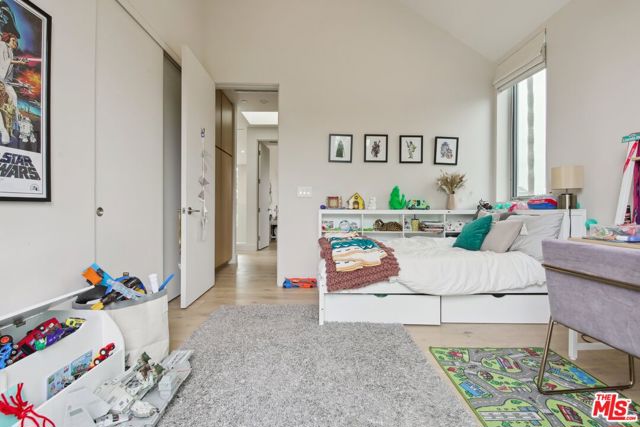 1310 Preston Way, Venice CA: https://media.crmls.org/mediaz/c9ea6bba-9a2d-4d8f-b5b7-5c01f8b42650.jpg