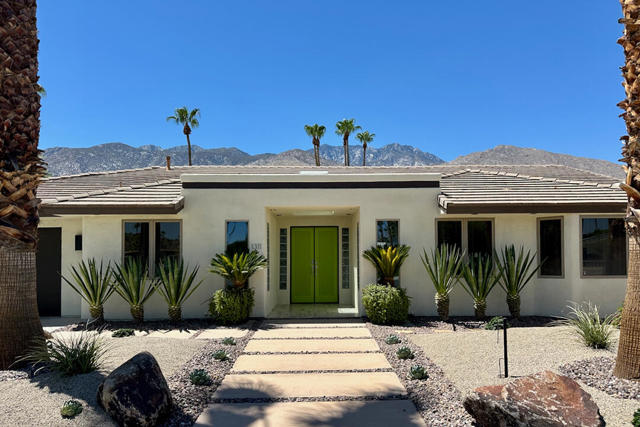 1311 Fuego Circle, Palm Springs CA: https://media.crmls.org/mediaz/c9ea731e-ae99-43fe-a83b-2996d21bbd21.jpg