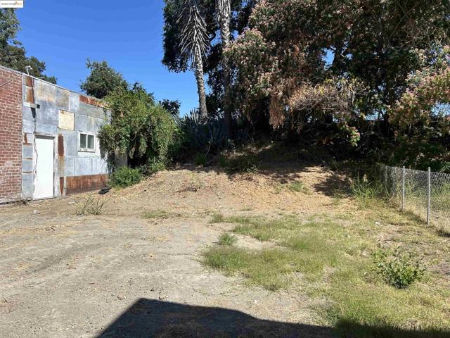 39 Main St, Isleton CA: https://media.crmls.org/mediaz/c9eab965-d40b-499c-aa6f-d0011287185a.jpg
