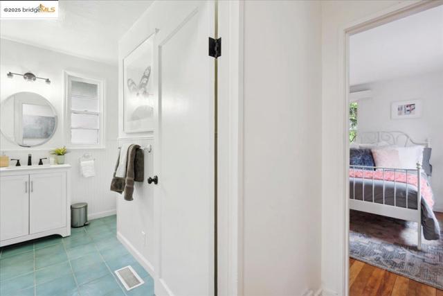 342 El Toyonal, Orinda CA: https://media.crmls.org/mediaz/c9ead18a-9bcf-4cee-ad12-ee5c5ac87f5e.jpg