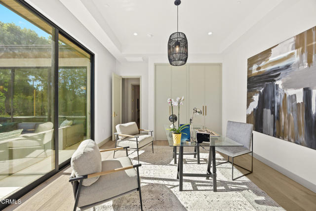 4828 Oakwood Avenue, La Canada Flintridge CA: https://media.crmls.org/mediaz/c9eb45d2-c2ba-45be-8d92-16fcf3123484.jpg