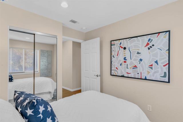 7602 Arbor Creek Cir, Dublin CA: https://media.crmls.org/mediaz/c9eb931c-b4de-4acf-b247-96275ab54fb3.jpg