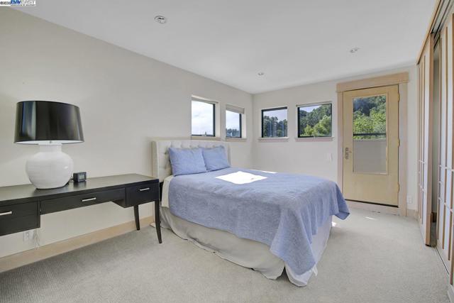 319 Tappan Ter, Orinda CA: https://media.crmls.org/mediaz/c9ed6aef-feb8-4612-bb01-e07a080265b1.jpg