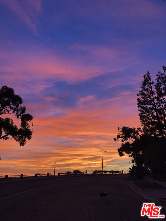15419 Via De Las Olas, Pacific Palisades CA: https://media.crmls.org/mediaz/c9edbaa3-390c-4fb0-9870-7b57da29aad4.jpg