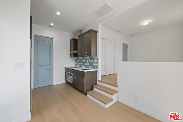 10503 Tennessee Avenue, Los Angeles CA: https://media.crmls.org/mediaz/c9edd129-2f47-4141-aa0d-3ef4a1fe8a93.jpg