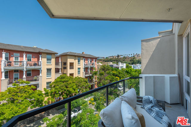 13044 Pacific, Playa Vista CA: https://media.crmls.org/mediaz/c9ee360c-fdf5-446d-b565-c008b3c03675.jpg