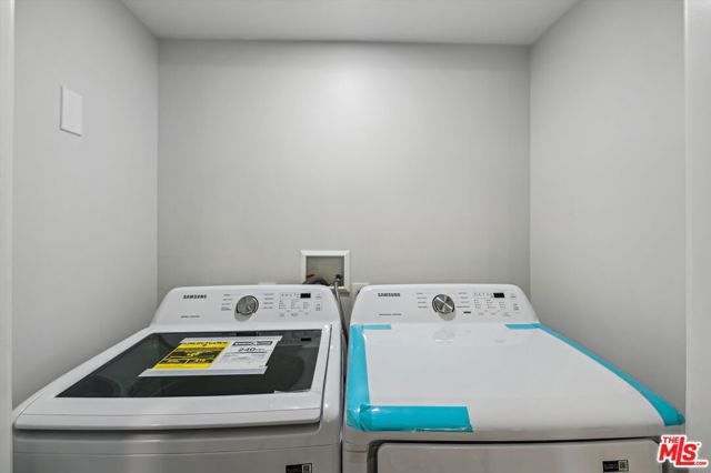 819 E La Palma Drive, Inglewood CA: https://media.crmls.org/mediaz/c9eed6e9-10e0-4c85-a3f9-ef3d354445e6.jpg