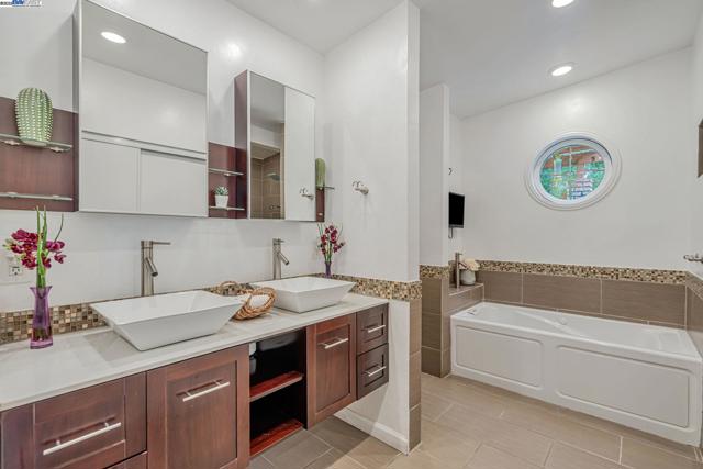 3950 Pinole Valley Rd, Pinole CA: https://media.crmls.org/mediaz/c9eef5f6-c695-479f-9fd4-02ee61b72623.jpg