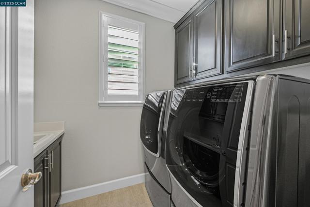 5057 Volterra Ct, Dublin CA: https://media.crmls.org/mediaz/c9ef79e7-ef44-4e4d-84f9-c41d27218508.jpg