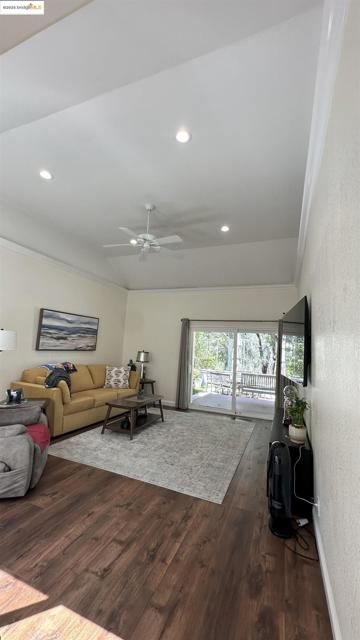 706 Lakeside Ct, Danville CA: https://media.crmls.org/mediaz/c9f0a17a-80f9-4fc6-b923-d1aa7d6fad01.jpg