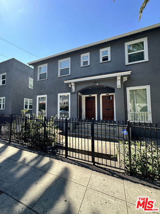 5528 Franklin Ave, Los Angeles, CA 90027