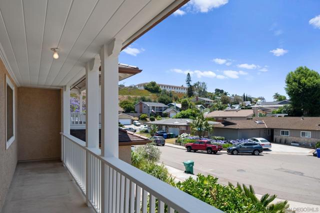 3212 Cadden Ct, San Diego CA: https://media.crmls.org/mediaz/c9f1444a-08c8-41ef-a7dd-99ec9d06d157.jpg