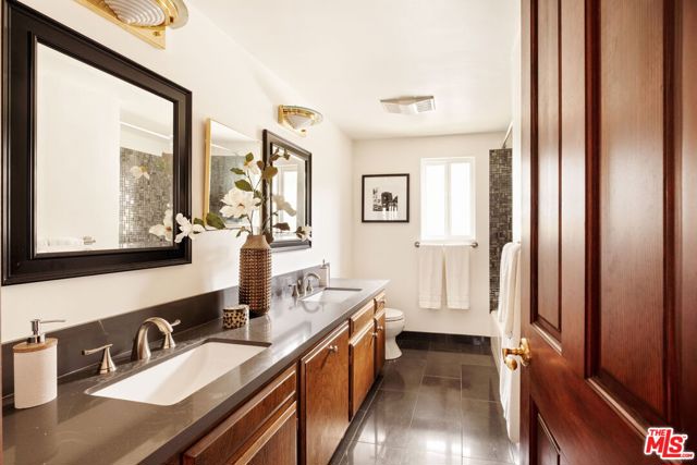 2617 Sleepy Hollow Place, Glendale CA: https://media.crmls.org/mediaz/c9f178ab-c2b9-486e-9813-2e7fdc8f7314.jpg