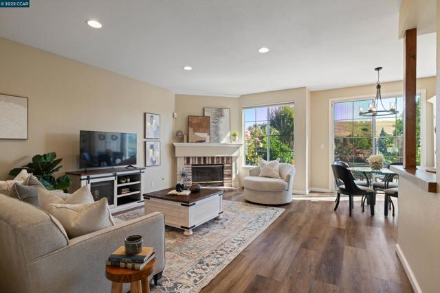 315 Glasgow Circle, Danville CA: https://media.crmls.org/mediaz/c9f1e60c-906e-4455-8ef7-335f6134a4d4.jpg