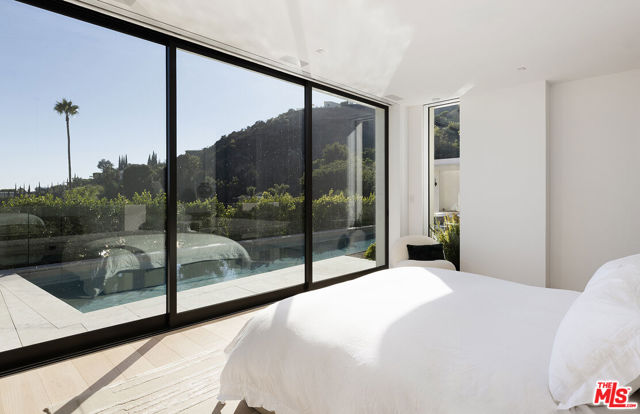 1616 Rising Glen Road, Los Angeles CA: https://media.crmls.org/mediaz/c9f2eaf0-21f8-4d4c-bd14-218d9c39cf77.jpg