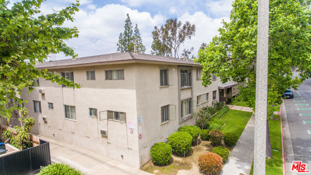 275 S Marengo Avenue, Pasadena CA: https://media.crmls.org/mediaz/c9f3346d-8344-4c18-a7bd-64984d5bc843.jpg