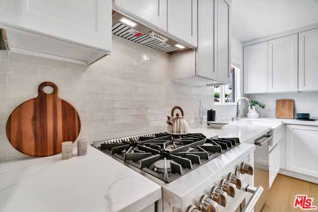 7832 Croydon Avenue, Los Angeles CA: https://media.crmls.org/mediaz/c9f36789-0c06-4c59-8bf3-5c82309b9fae.jpg