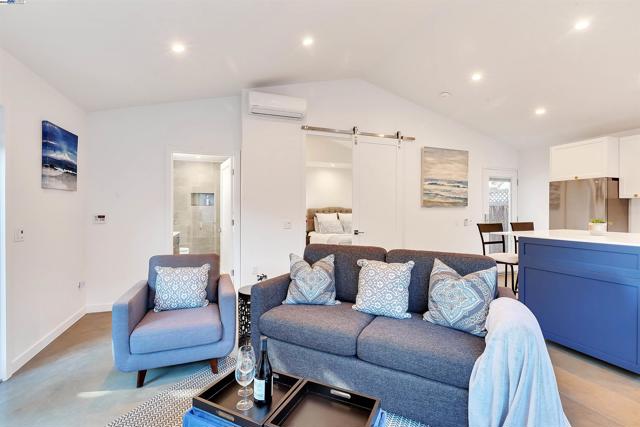 930 Magnolia Drive, Alameda CA: https://media.crmls.org/mediaz/c9f3a0ab-0598-4a5b-8241-bb4891871067.jpg