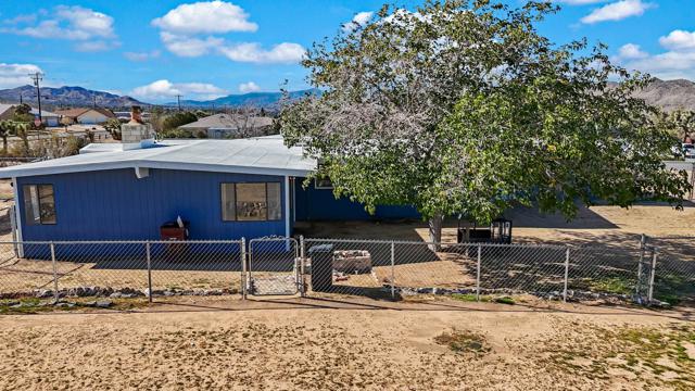 7517 Alaba Avenue, Yucca Valley CA: https://media.crmls.org/mediaz/c9f3bf47-d99c-4b13-afab-43420029e323.jpg