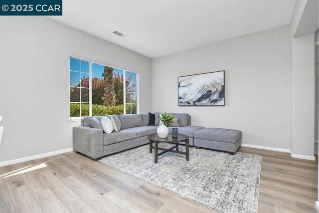 2560 Risebridge Ct, Brentwood CA: https://media.crmls.org/mediaz/c9f41f2e-a874-4dc5-a013-2e8defd2bf94.jpg