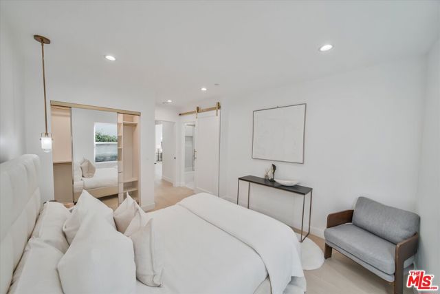 2021 Idaho Avenue, Santa Monica CA: https://media.crmls.org/mediaz/c9f4d28f-bbd6-43f4-9e31-163f3d6c24bb.jpg