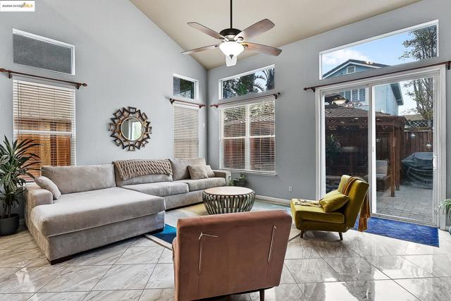 3551 Keystone Loop, Discovery Bay CA: https://media.crmls.org/mediaz/c9f542c8-f4da-41ff-bc51-7a2807b5c9ae.jpg
