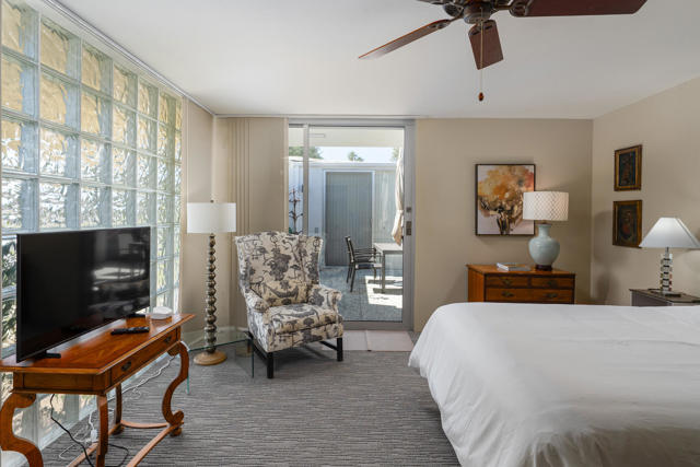 74 Lakeview Drive, Palm Springs CA: https://media.crmls.org/mediaz/c9f55e17-d03c-430f-9e53-bb99fcaefccd.jpg