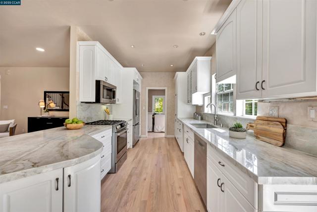 48 Sterling Way, Lafayette CA: https://media.crmls.org/mediaz/c9f5a1bb-25ff-4096-a595-ff3d0dea7c0f.jpg