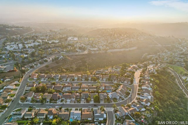 7270 Rondel CT, San Diego CA: https://media.crmls.org/mediaz/c9f6c711-6f10-40e8-bb84-cb56b019d1bf.jpg
