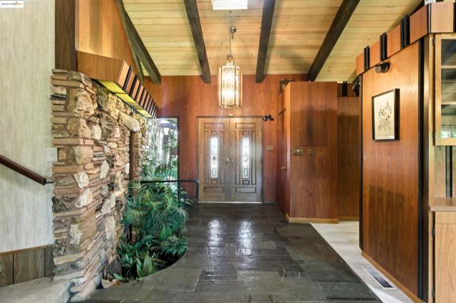 3112 View Drive, Antioch CA: https://media.crmls.org/mediaz/c9f6d8d3-c79a-4fd5-914f-fba66a66dc99.jpg