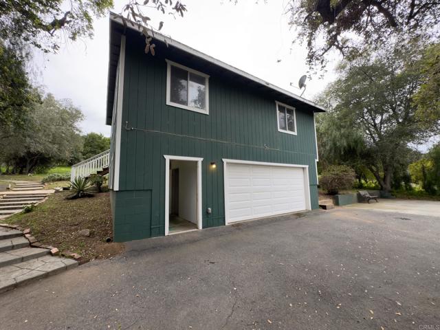 30825 Valley Center Drive, Valley Center CA: https://media.crmls.org/mediaz/c9f6f084-df8e-4724-944d-412ccbc01ab4.jpg