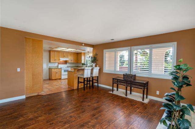 2826 Calle De Malibu, Escondido CA: https://media.crmls.org/mediaz/c9f73a29-5eff-49ac-a424-514c856b2834.jpg