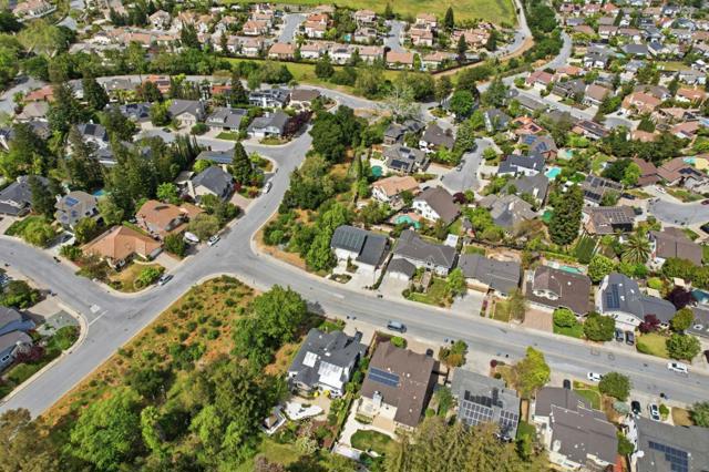 1129 Foxhurst Way, San Jose CA: https://media.crmls.org/mediaz/c9f7a5cd-b4bc-433a-8bee-bd97c7e82f3b.jpg