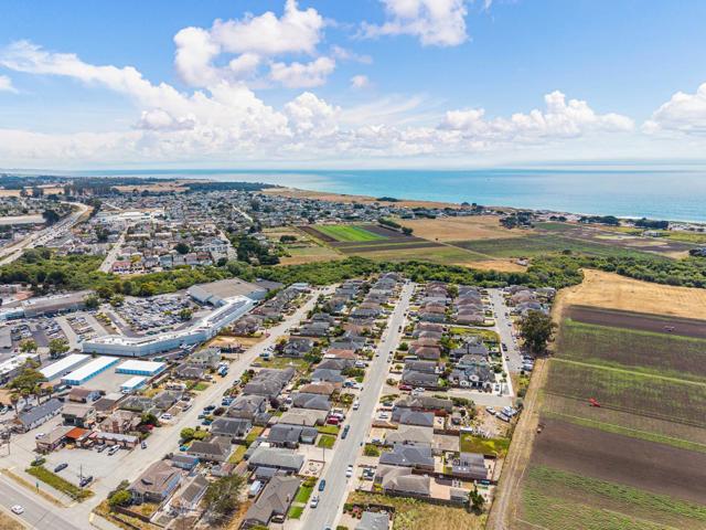 417 Belleville Boulevard, Half Moon Bay CA: https://media.crmls.org/mediaz/c9f7b18f-fea1-47e0-99e9-9902b0075304.jpg