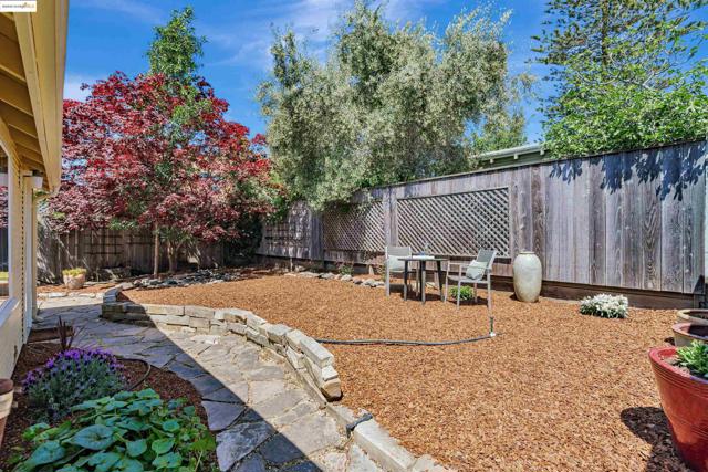 906 Carmel Ave, Albany CA: https://media.crmls.org/mediaz/c9f7eb30-e3b4-43ae-bc37-c822a61c0bf6.jpg
