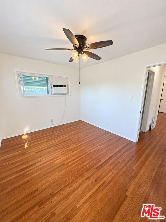 12811 Oxnard Street, 1 photo 11