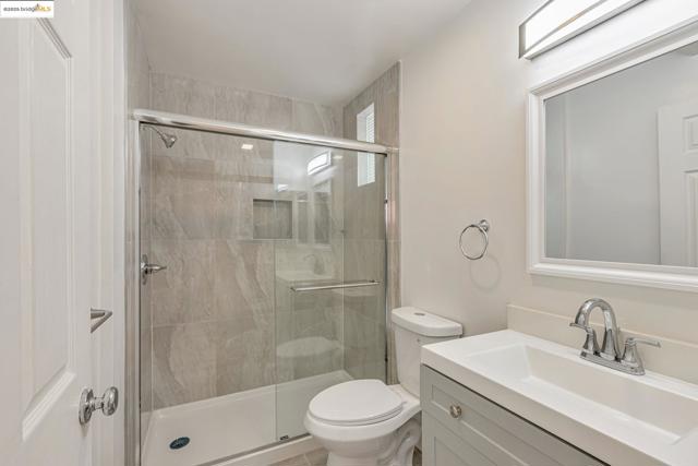 2033 Clement St, San Francisco CA: https://media.crmls.org/mediaz/c9f81aad-a0b9-462f-9104-c6c19678192d.jpg