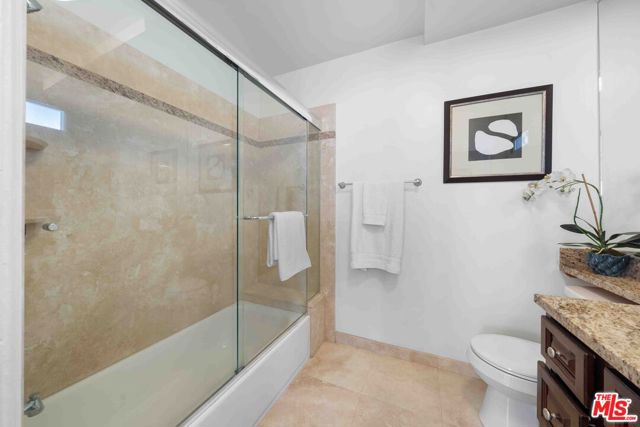 865 S Lucerne Boulevard, Los Angeles CA: https://media.crmls.org/mediaz/c9f8a71f-f559-4667-89f8-071d58cb71cc.jpg
