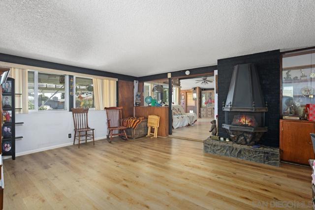 252 Santa Clara Dr, Vista CA: https://media.crmls.org/mediaz/c9f99114-5eef-46c6-b4bb-e81d678bd4a1.jpg