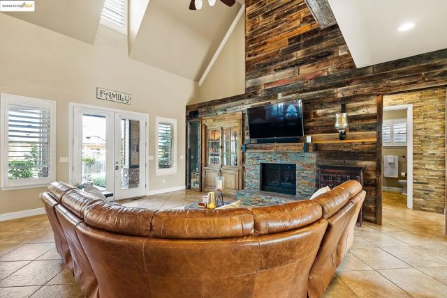 3501 Byer Road, Byron CA: https://media.crmls.org/mediaz/c9f997f8-1b51-4bfd-ab15-e5fef39a2db3.jpg