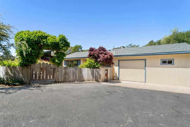 3407 Maplethorpe Lane, Soquel CA: https://media.crmls.org/mediaz/c9fa1470-9db7-47e3-a6ec-6527a7314253.jpg