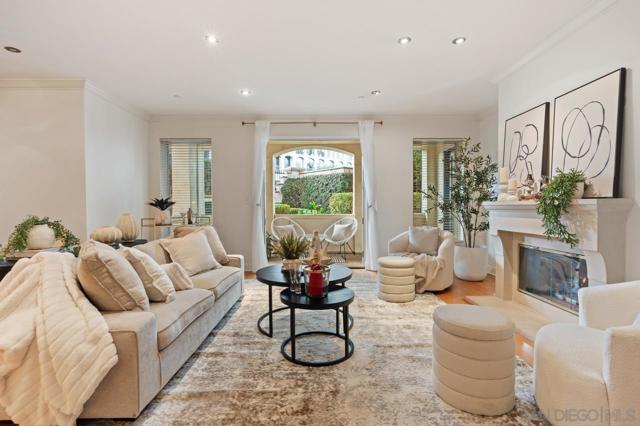 1040 Genter St, La Jolla CA: https://media.crmls.org/mediaz/c9fa16f8-e944-4b46-bbf5-74597e231971.jpg