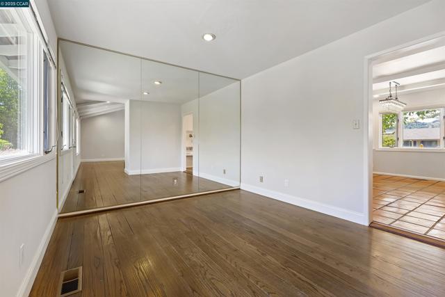 33 Sullivan Dr, Moraga CA: https://media.crmls.org/mediaz/c9fa9efb-d4b1-40c5-86ef-aa70f6d89f0c.jpg