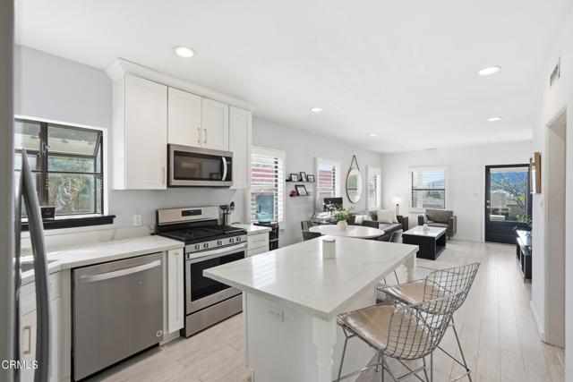 Detail Gallery Image 11 of 34 For 3233 Community Ave, La Crescenta,  CA 91214 - 3 Beds | 2 Baths