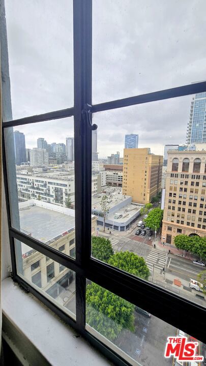 849 S Broadway, Los Angeles CA: https://media.crmls.org/mediaz/c9fb14fc-1982-4d41-abfb-6ff8035c9d3a.jpg